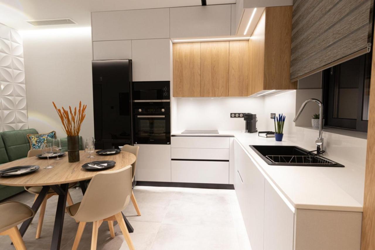 Billmar Luxury Apartment In The Center Of Гитион Экстерьер фото