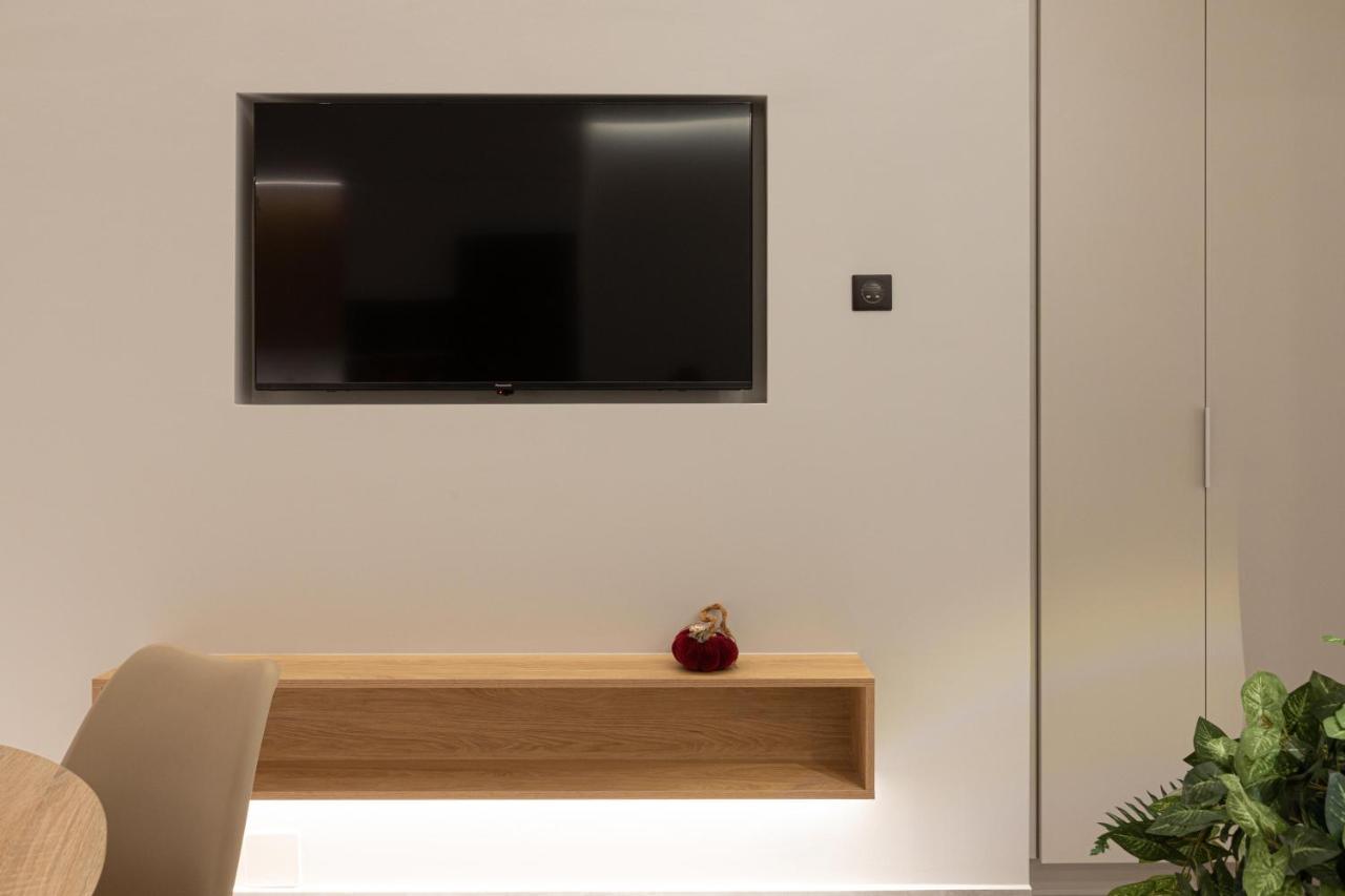 Billmar Luxury Apartment In The Center Of Гитион Экстерьер фото
