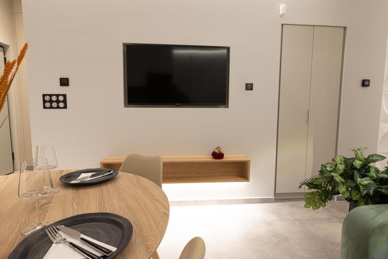 Billmar Luxury Apartment In The Center Of Гитион Экстерьер фото